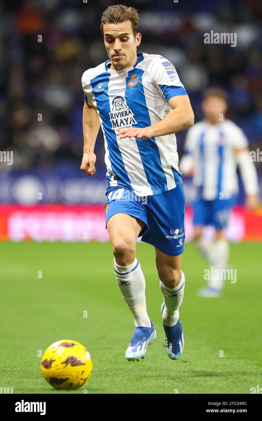 Barcelona, Spanien. Dezember 2023. Brian Olivan (14) von Espanyol wurde während des Spiels der LaLiga 2 zwischen Espanyol und Real Zaragoza im Stage Front Stadium in Barcelona gesehen. (Foto: Gonzales Photo/Alamy Live News Stockfoto