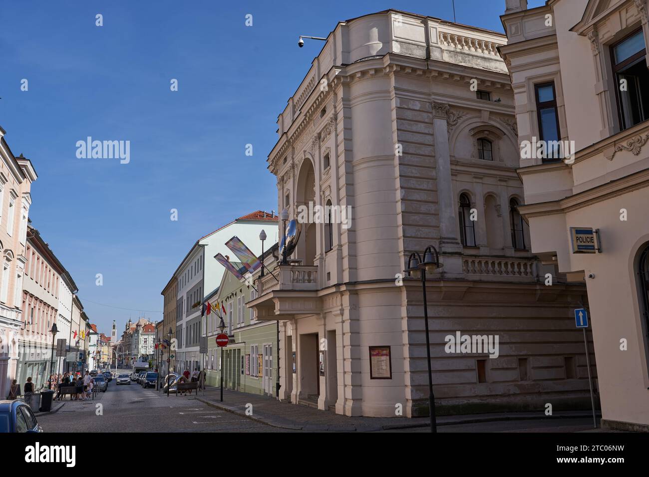 Tabor, Tschechische Republik - 9. September 2023 - das Oskar Nedbal Theater - die Hauptfassade des Theaters an der Ecke der Palackeho Straße Stockfoto