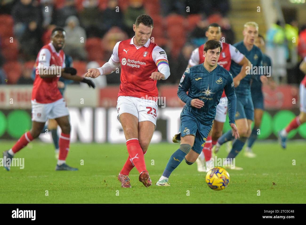 Sean Morrison #23 von Rotherham United übergibt den Ball während des Sky Bet Championship Matches Rotherham United gegen Swansea City im New York Stadium, Rotherham, Vereinigtes Königreich, 9. Dezember 2023 (Foto: Craig Cresswell/News Images) in, am 9. Dezember 2023. (Foto: Craig Cresswell/News Images/SIPA USA) Credit: SIPA USA/Alamy Live News Stockfoto