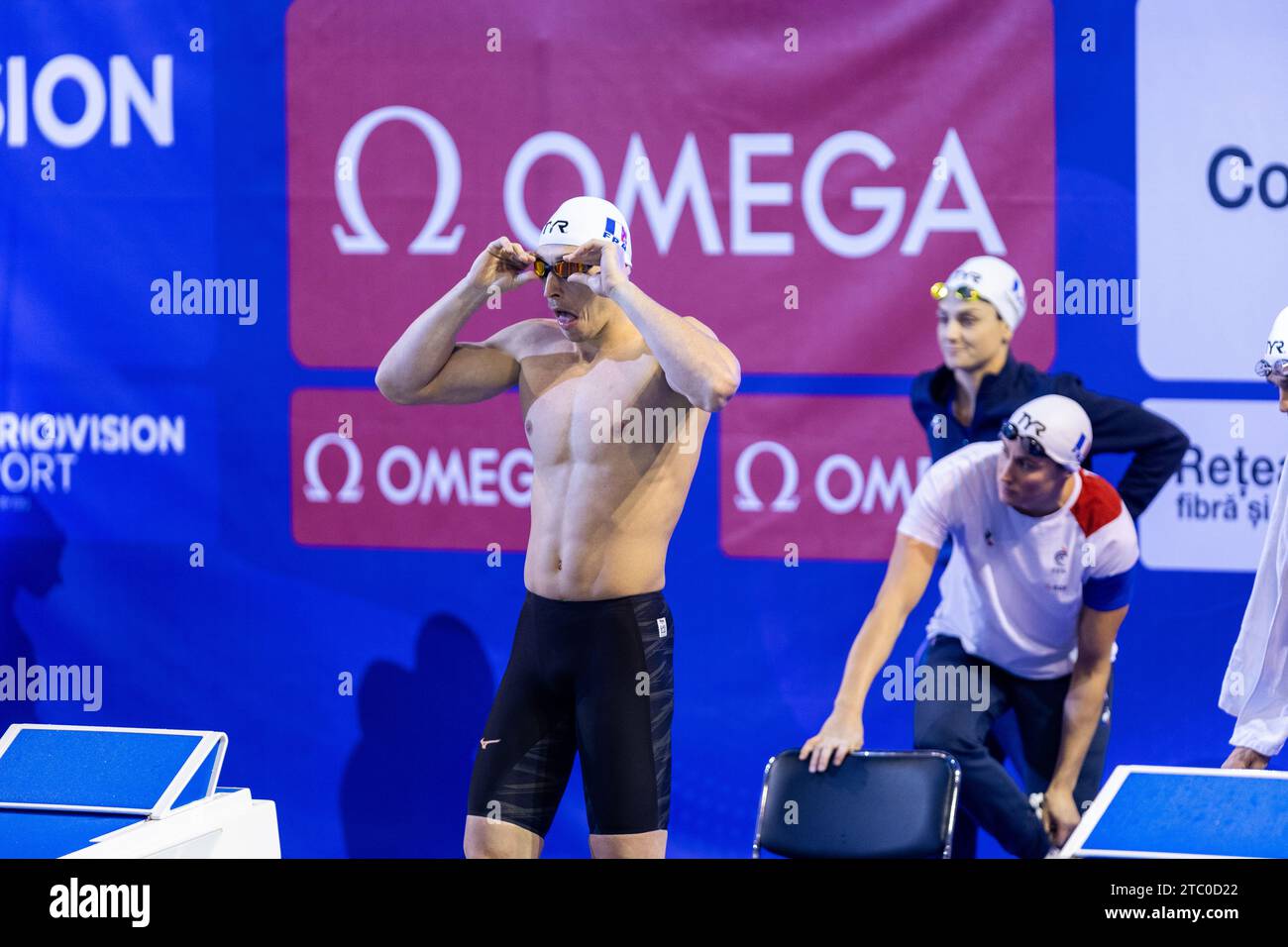 Grousset Maxime aus Frankreich vor dem Start des Mixed 4x50m Freestyle