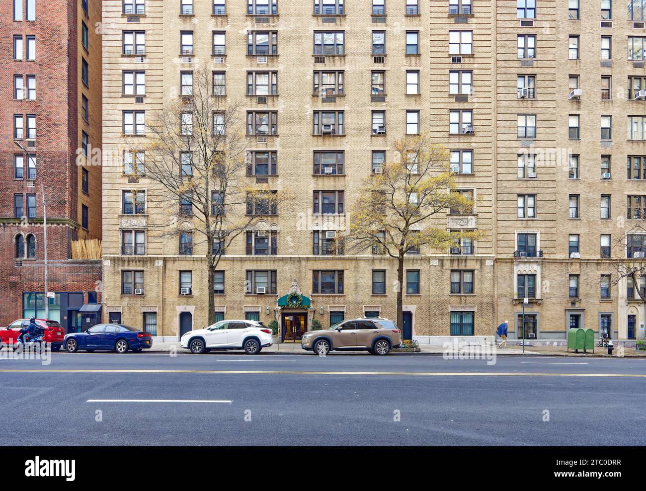 Rosario Candela entwarf die 70 E 96th Street in Manhattans Upper East Side; das Wohnhaus aus Backstein ist mit Terrakotta verziert. Stockfoto