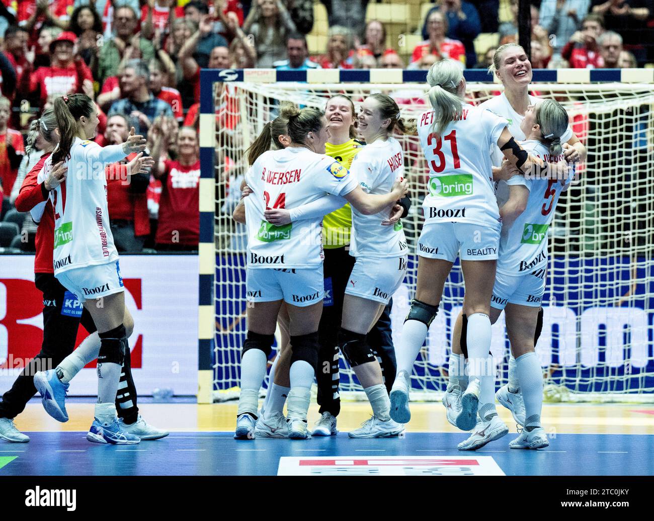 Dänemark feiert den Sieg im IHF HandballWMSpiel der Frauen zwischen