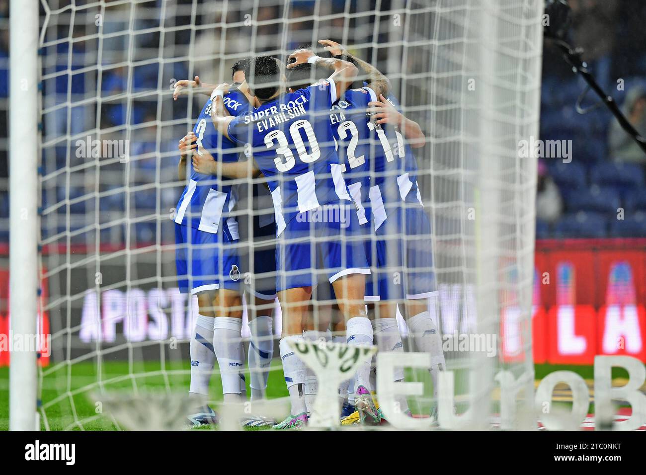 Porto, Portugal. Dezember 2023. Dragao Stadion, Primeira Liga 2023/2024, FC Porto gegen Casa Pia; Ze Pedro vom FC Porto feiert, nachdem er am 09. Dezember im Dragao Stadion in Porto das zweite Tor seiner Mannschaft bei einem Spiel zwischen dem FC Porto und Casa Pia für die Primeira Liga 2023/2024 erzielte. Foto: Daniel Castro/DiaEsportivo/Alamy Live News Credit: DiaEsportivo/Alamy Live News Stockfoto