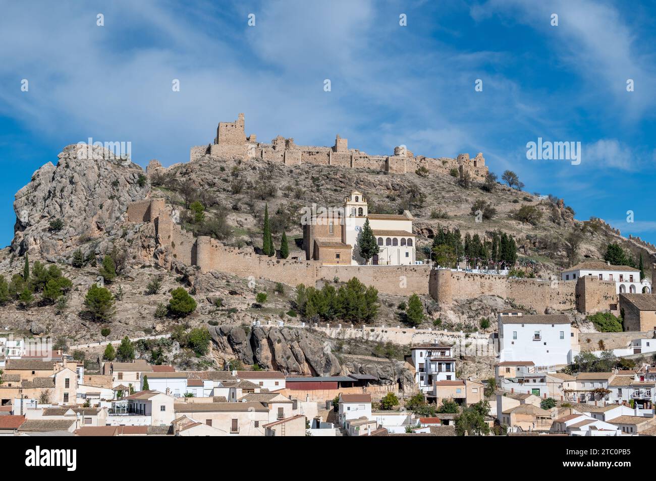 Panoramablick auf die Stadt Granada Moclin (Spanien) an einem sonnigen Herbsttag Stockfoto