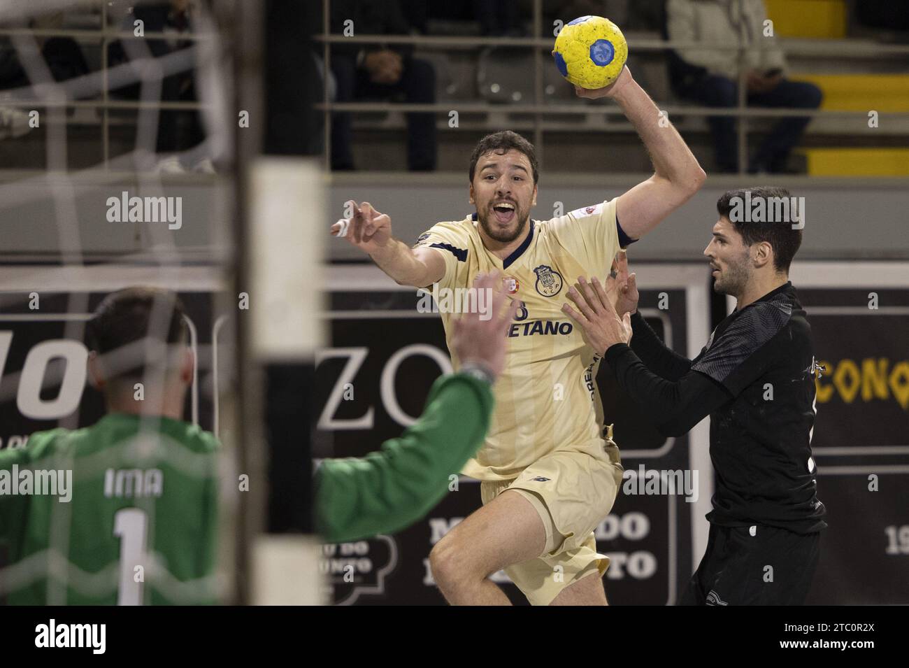 Guimarães, 09/2023 - Vitória SC traf heute Nachmittag auf den FC Porto bei Pavilhão União Vimaranense, in einem Spiel der nationalen Handball-Meisterschaft David Fernández (Pedro Correia/Global Imagens) Credit: Atlantico Press/Alamy Live News Stockfoto