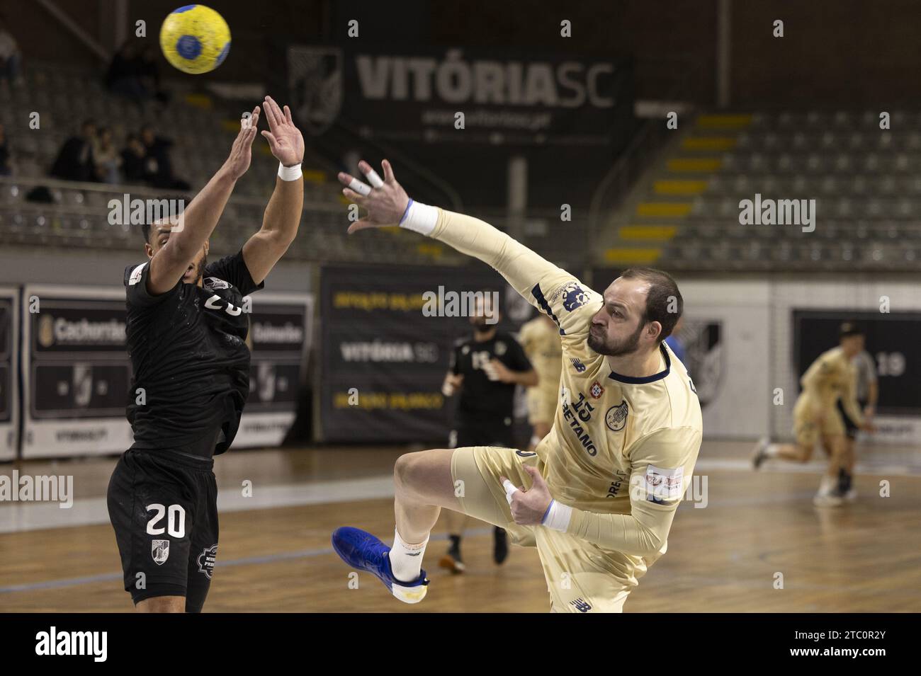 Guimarães, 09/2023 - Vitória SC traf heute Nachmittag auf den FC Porto in Pavilhão União Vimaranense, in einem Spiel der nationalen Handball-Meisterschaft Daymaro Salina (Pedro Correia/Global Imagens). Credit: Atlantico Press/Alamy Live News Stockfoto