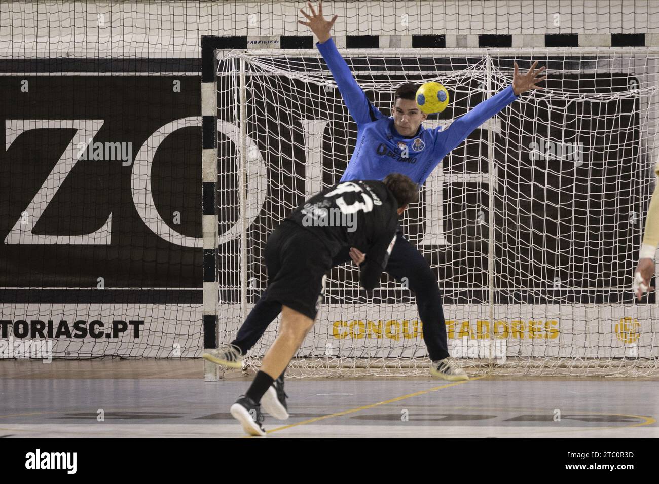 Guimarães, 09/2023 - Vitória SC traf heute Nachmittag bei Pavilhão União Vimaranense gegen den FC Porto in einem Spiel der nationalen Handball-Meisterschaft Diogo Rêma (Pedro Correia/Global Imagens). Credit: Atlantico Press/Alamy Live News Stockfoto