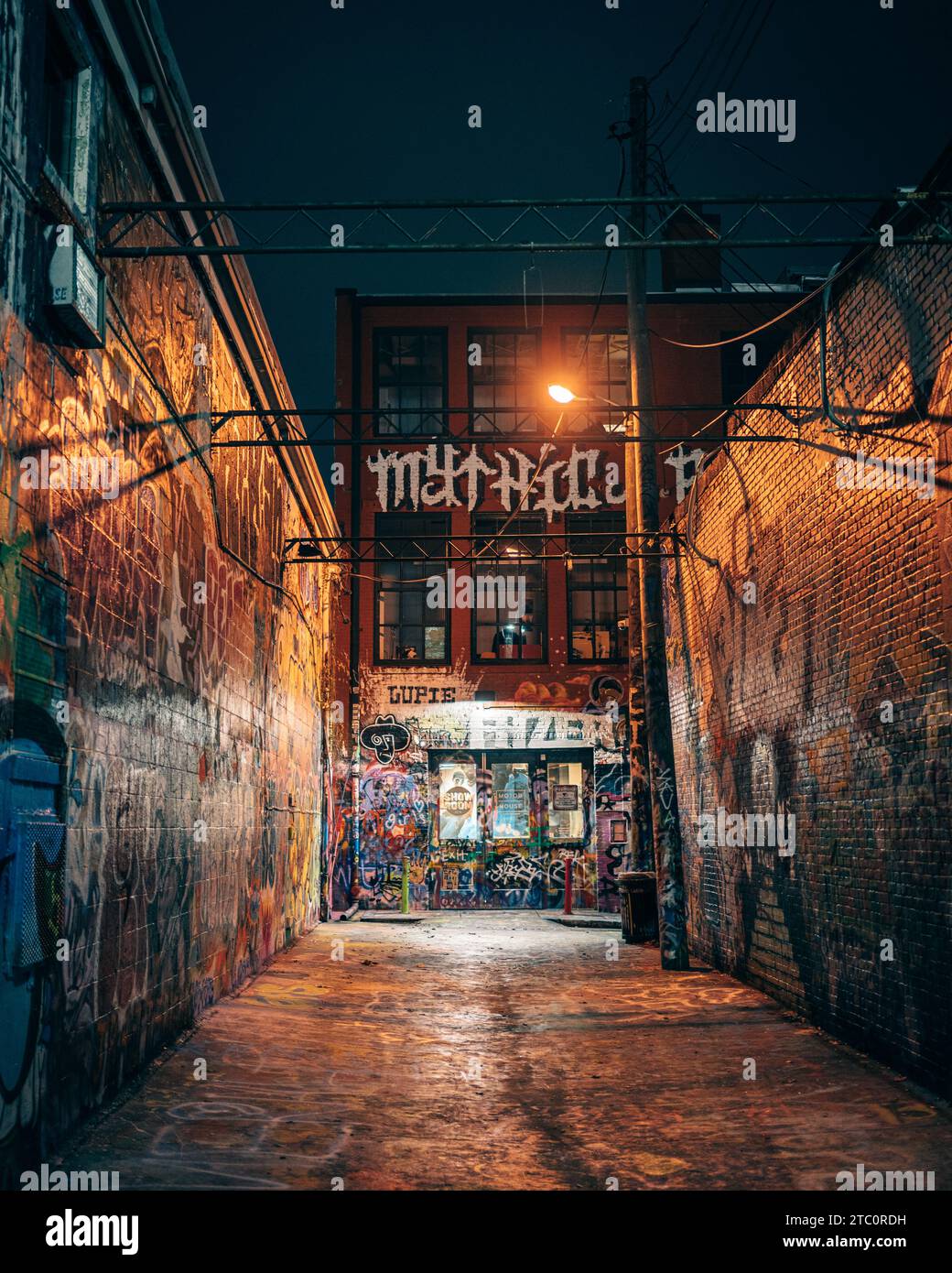 Graffiti Alley in der Nacht in Baltimore, Maryland Stockfoto