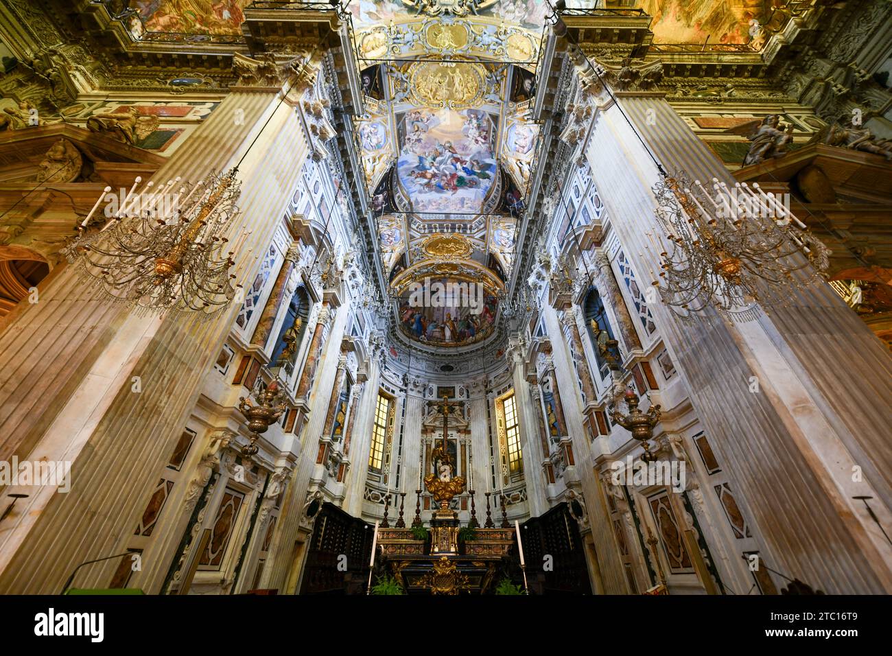 Genua, Italien – 2. August 2022: San Siro ist eine römisch-katholische Basilika, die sich auf der Straße des gleichen Namens befindet, im Viertel Maddalena im Zentrum Stockfoto