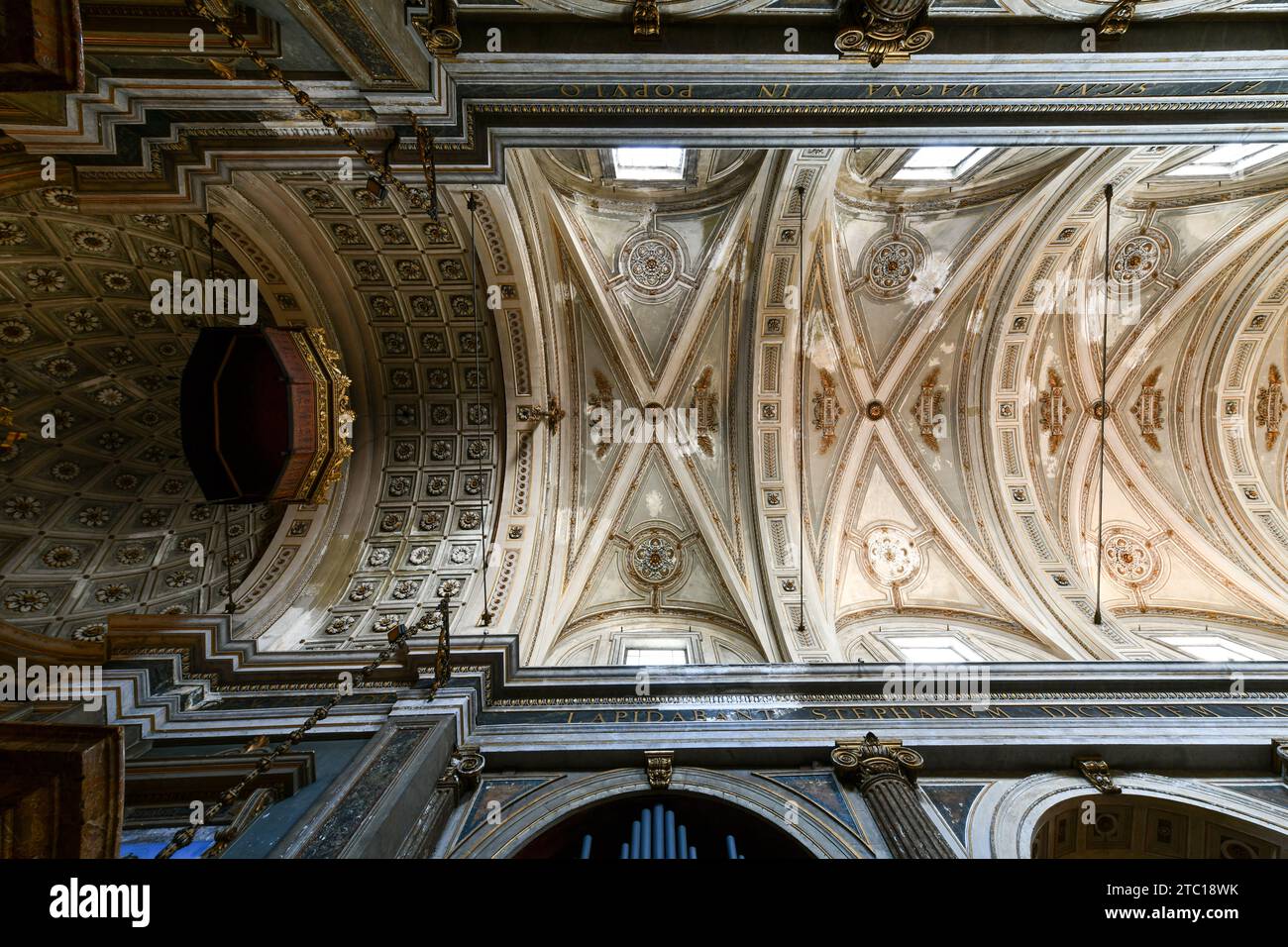 Mailand, Italien - 4. August 2022: Basilica di Santo Stefano Maggiore in Mailand, Italien. Stockfoto