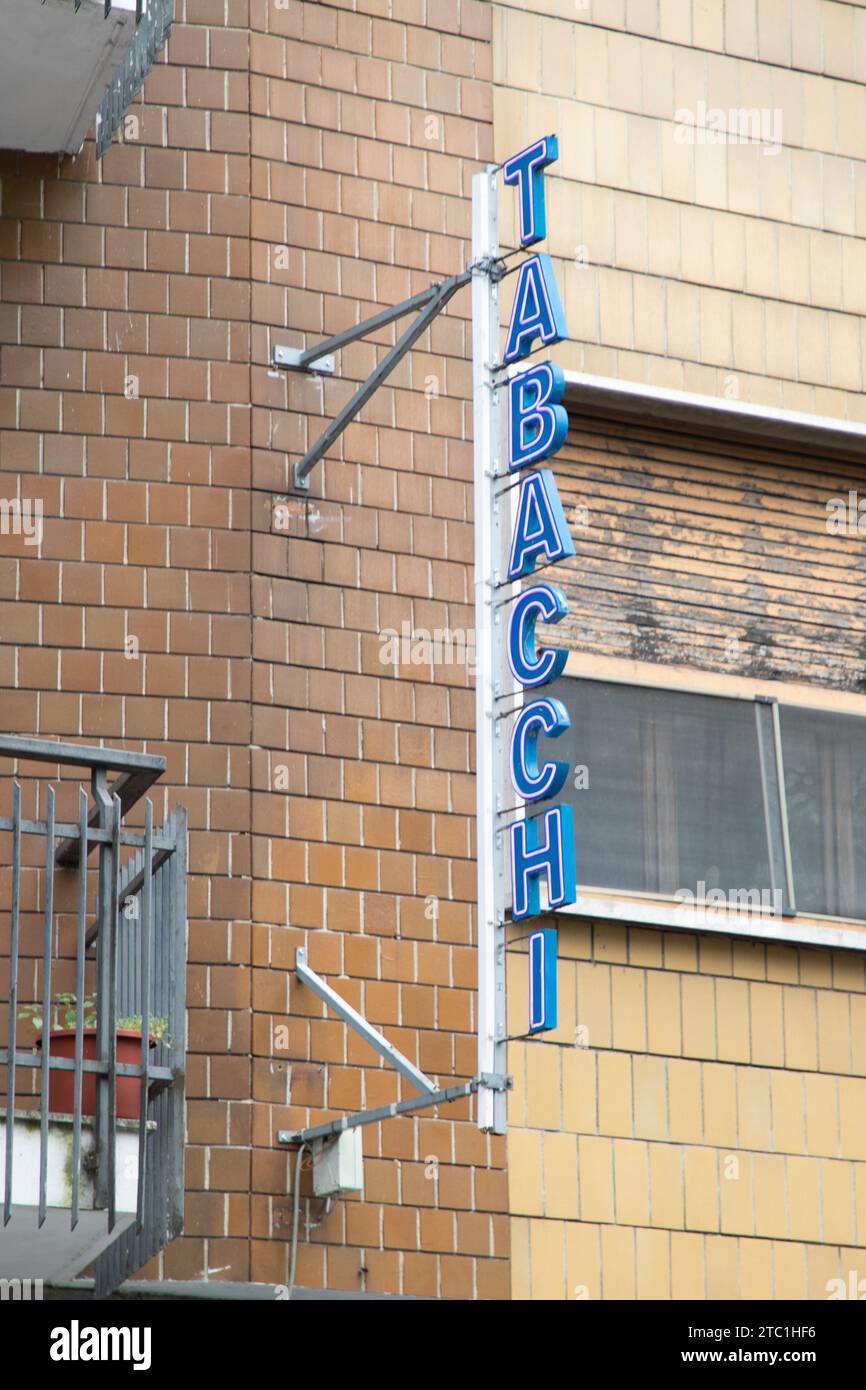 tabacchi italienischer Textschildladen bedeutet Tabak auf Tabakwaren im Fassadenhandel in italien Stockfoto