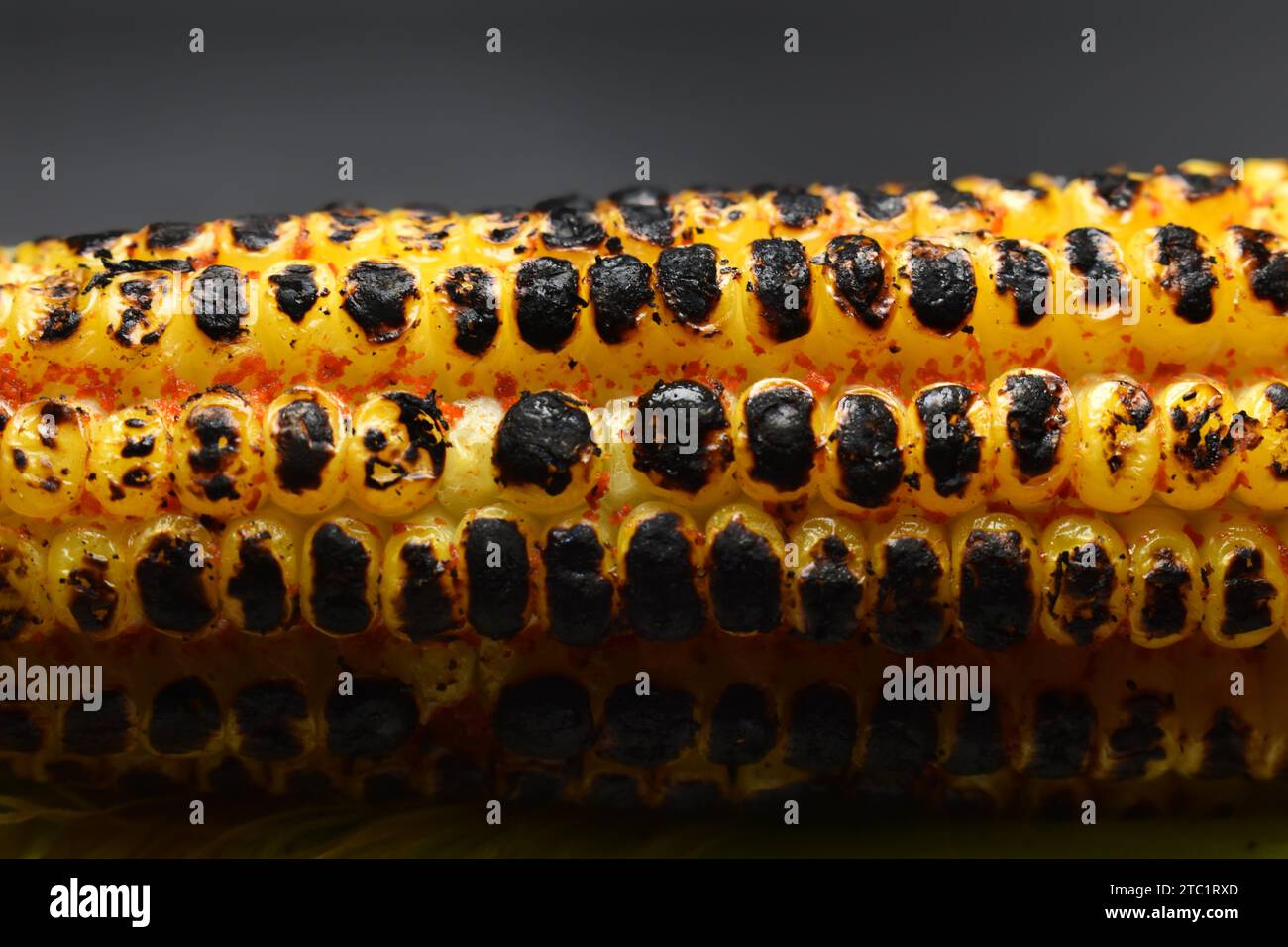 Frisch gerösteter Mais im ungekühlten Hintergrund Stockfoto