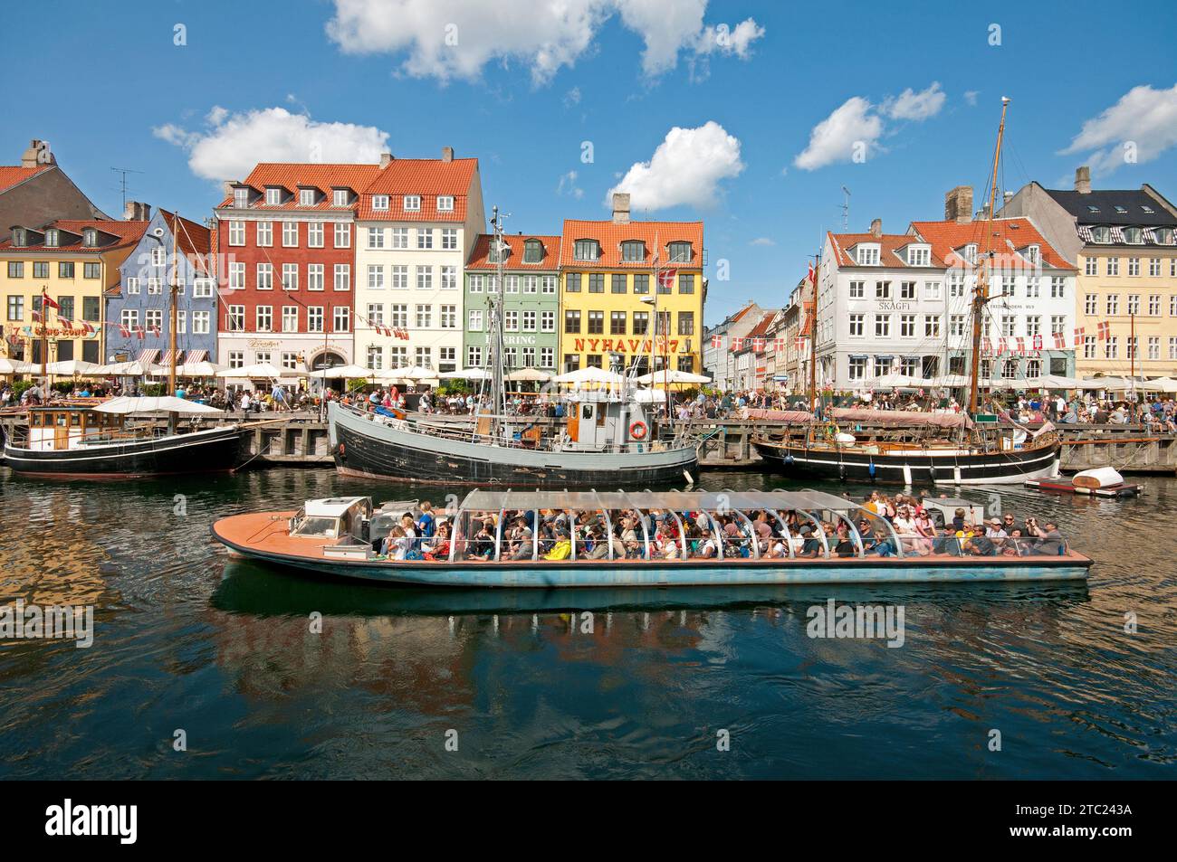 Bootstour auf dem Nyhavn-Kanal, Kopenhagen, Dänemark Stockfoto