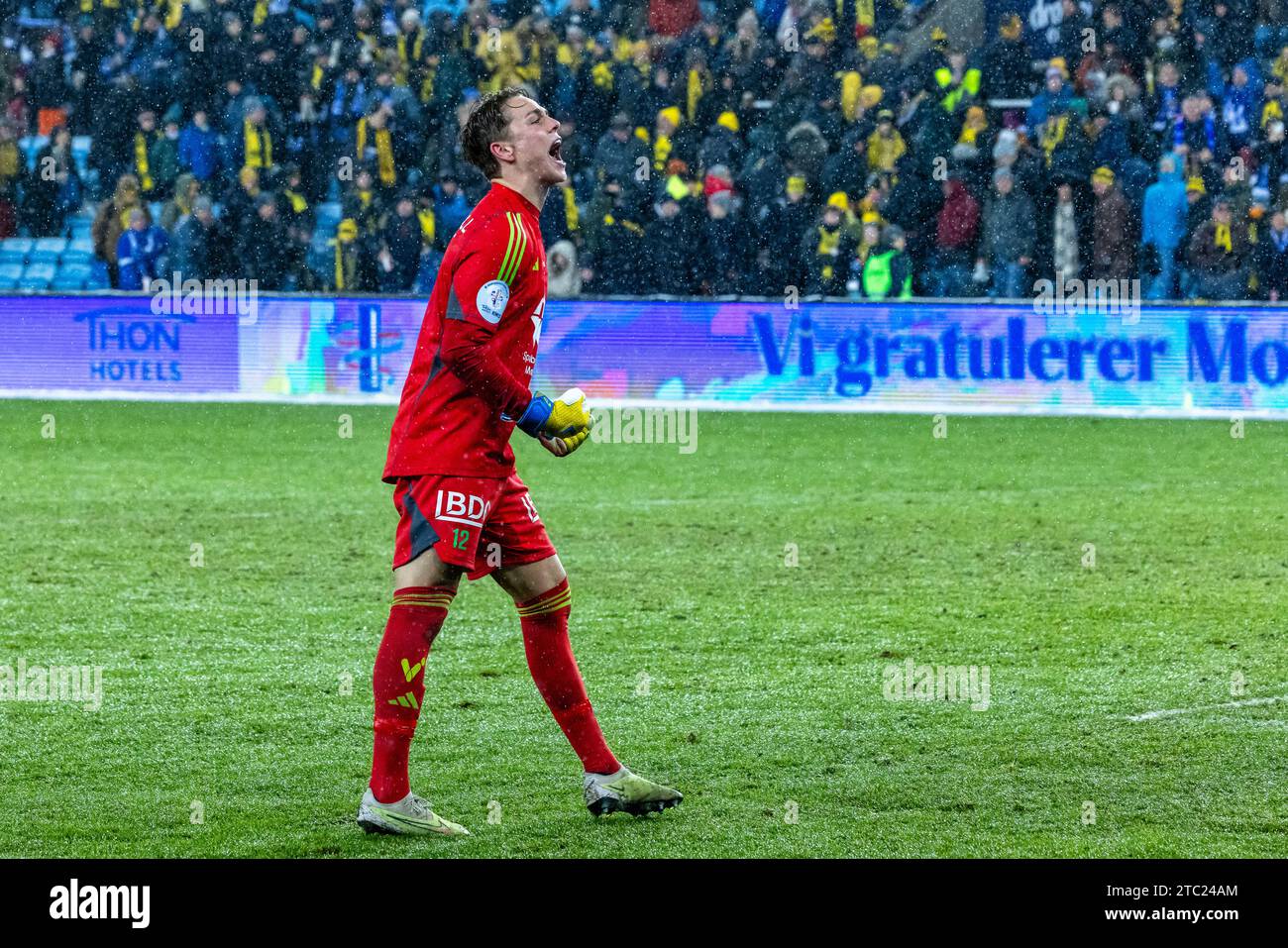 Oslo, Norwegen. Dezember 2023. Torhüter Oliver Petersen (12) von Molde feierte nach dem Sieg im Finale des Norwegischen Cups 2023, dem NM Menn Finale, zwischen FK Bodoe/Glimt und Molde FK im Ullevaal Stadion in Oslo. (Foto: Gonzales Photo/Alamy Live News Stockfoto