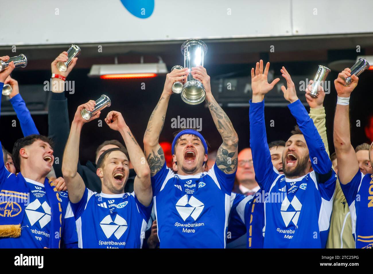 Oslo, Norwegen, 9. Dezember 2023. Fredrik Gulbrandsen von Molde und seine Teamkollegen feiern den Sieg im Finale des Norwegischen Pokalpokals zwischen Bodø/Glimt und Molde im Ullevål-Stadion in Oslo. Quelle: Frode Arnesen/Alamy Live News Stockfoto