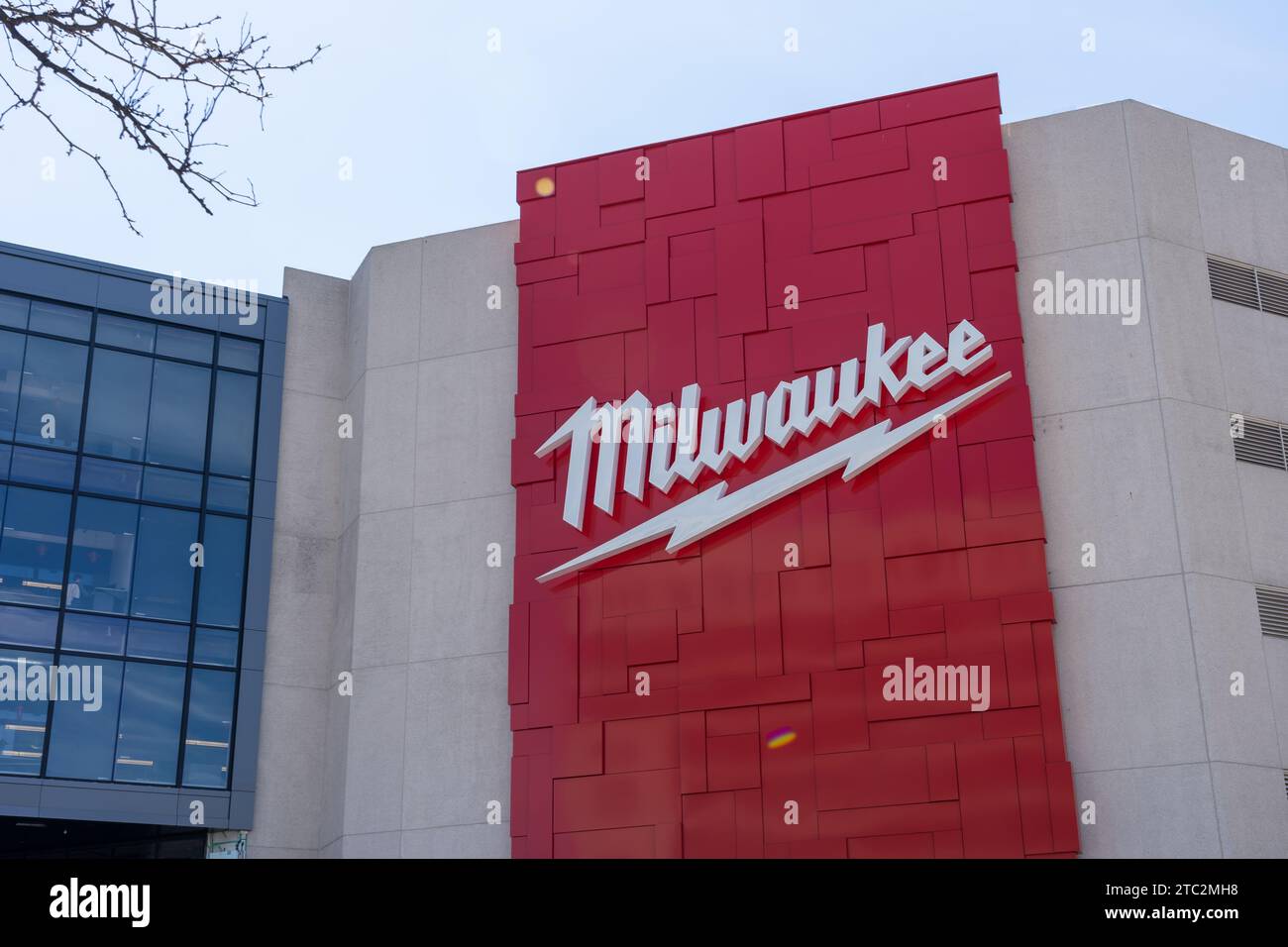 Bürogebäude von Milwaukee Electric Tool in Milwaukee, WI, USA Stockfoto