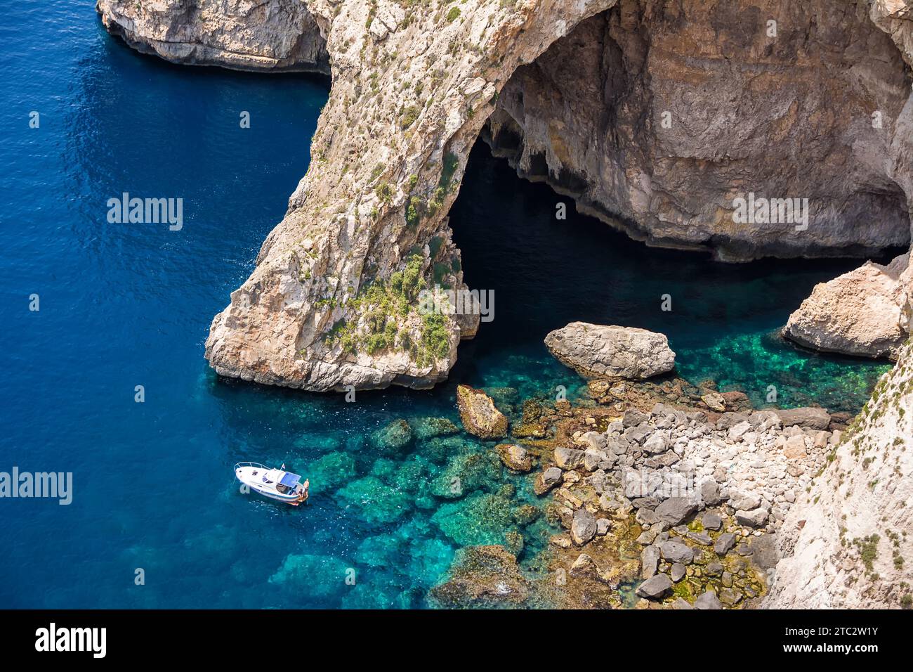 Der Bogen der Blauen Grotte von oben gesehen (Malta) Stockfoto