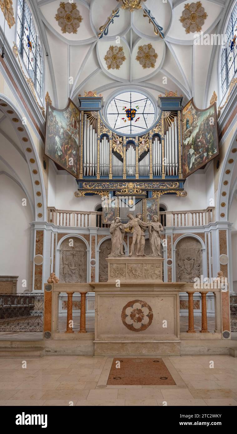 Deutschland, Bayern, Augsburg, St. Annenkirche, Fuggerkirche, Hochaltar und Orgel. Stockfoto