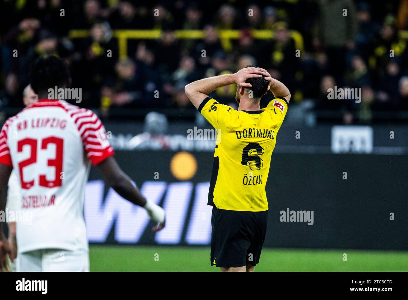 Dortmund, SignaI Iduna Park, 09.12.23: Salih Özcan (Dortmund) enttäuscht beim Spiel 1.BL Borussia Dortmund vs. RB Leipzig. Stockfoto