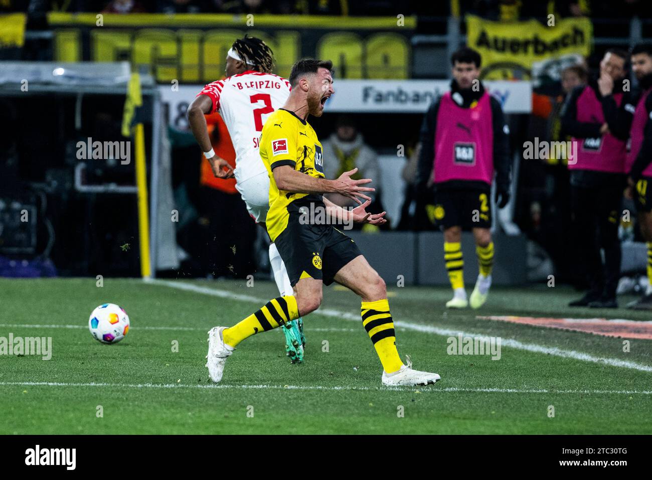 Dortmund, SignaI Iduna Park, 09.12.23: Salih Özcan (Dortmund) wütend beim Spiel 1.BL Borussia Dortmund vs. RB Leipzig. Stockfoto