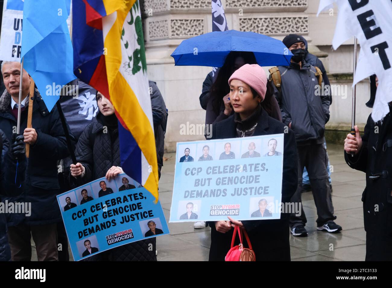 Auswärtiges Amt, London, Vereinigtes Königreich. Dezember 2023. Demonstranten vor dem Auswärtigen Amt gegen China und Menschenrechtsverletzungen gegen Uiguren, Tibet und Hongkong. Quelle: Matthew Chattle/Alamy Live News Stockfoto