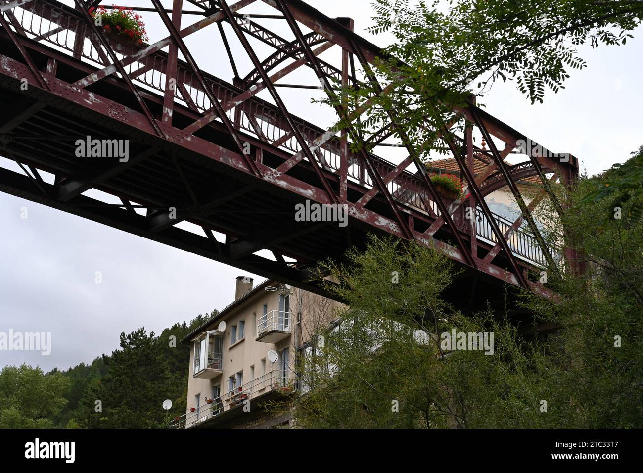 Alte, industriell geprägte Brücke im Nationalpark Cevennen Stockfoto