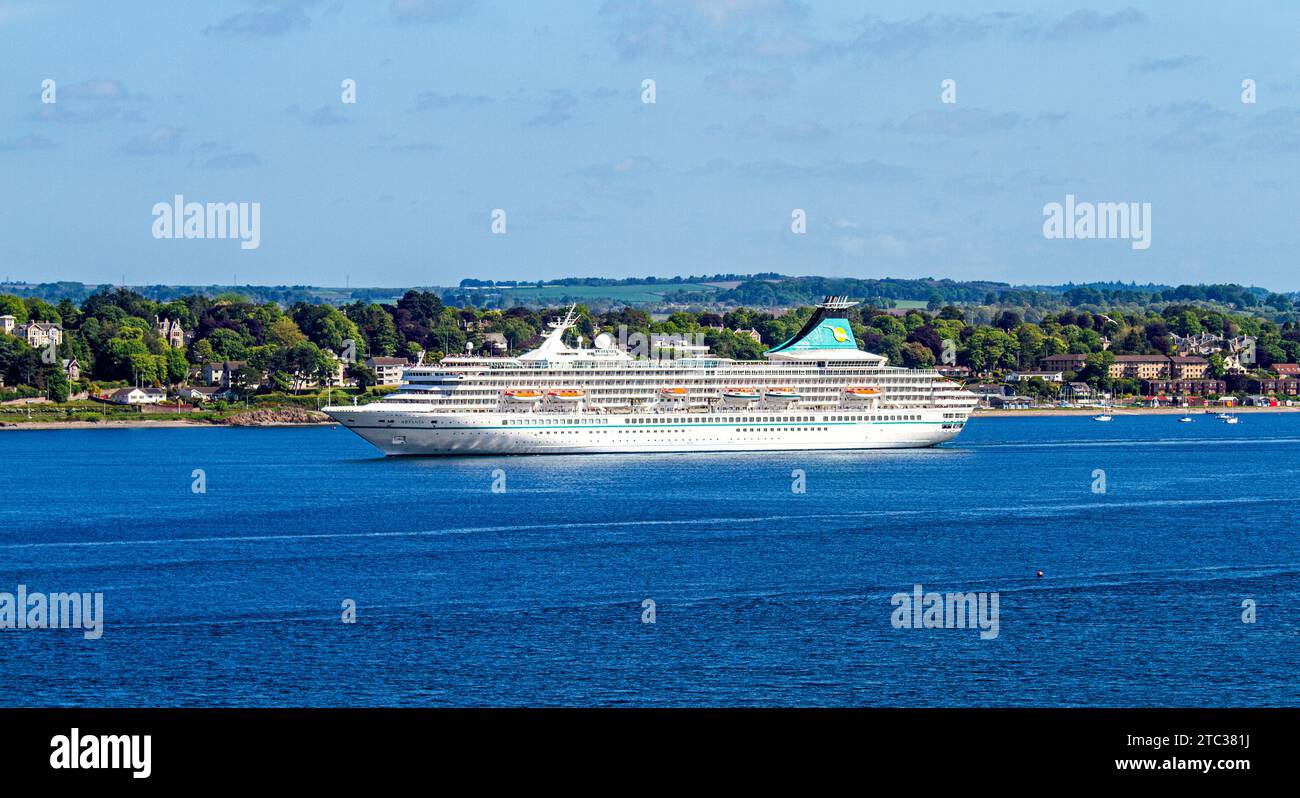 Das deutsche Kreuzfahrtschiff Phoenix Reisen Artania, das in Dundee, Schottland, ankommt Stockfoto