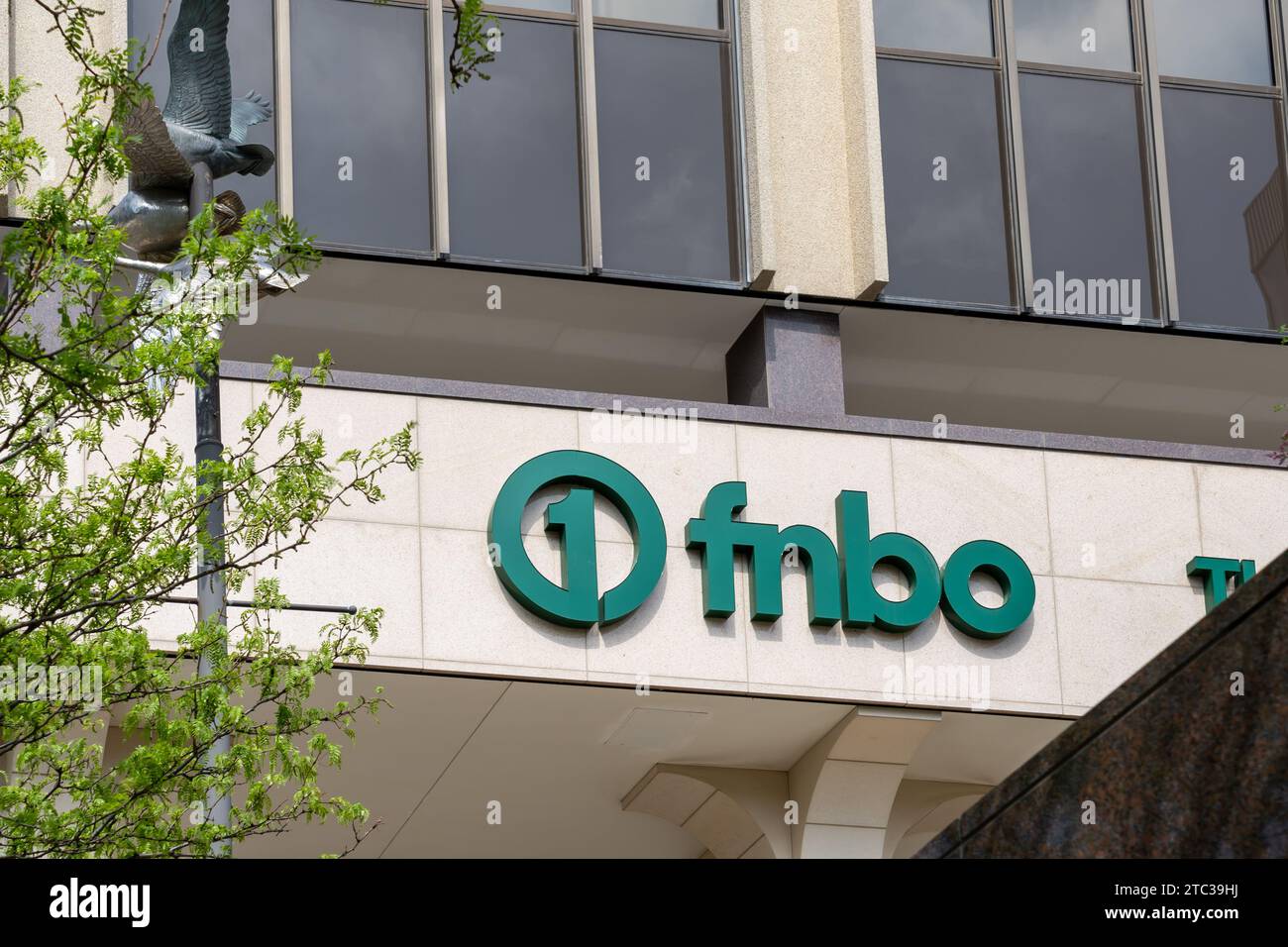 Fnbo (First National Bank Omaha) Logoschild am Hauptsitz in Omaha, Nebraska, USA Stockfoto