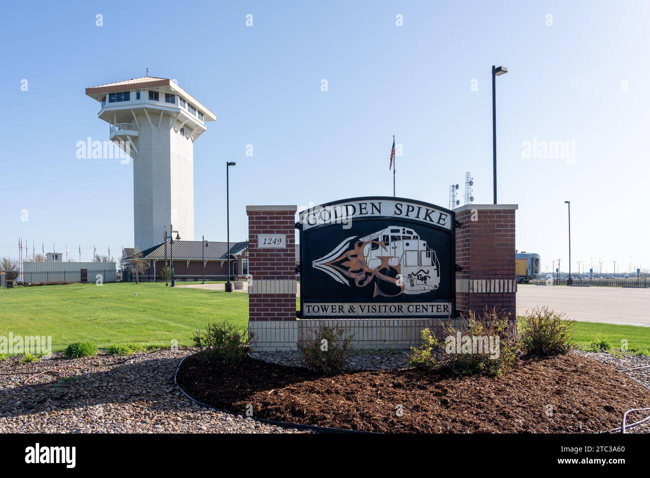 Das Schild für Golden Spike Tower und Visitor Center in North Platte, NE, USA Stockfoto
