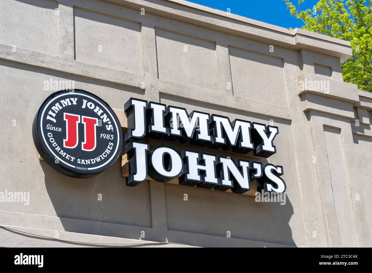 Nahaufnahme von Jimmy Johns Logo-Schild auf dem Gebäude. Salt Lake City, Utah, USA Stockfoto