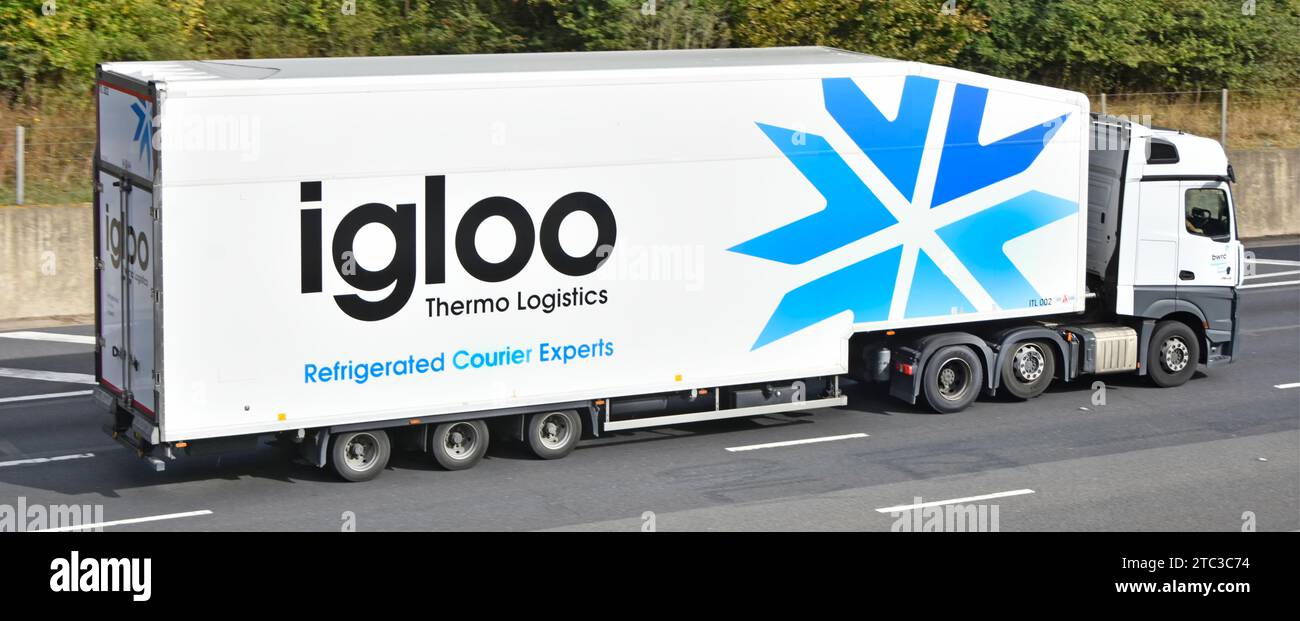 Iglo Thermo Logistics Kühlkurierexperten Geschäftswerbeseite von starren Karosserien stromlinienförmigen Auflieger-Lkw-Satz, der die M25-Autobahn in Großbritannien fährt Stockfoto