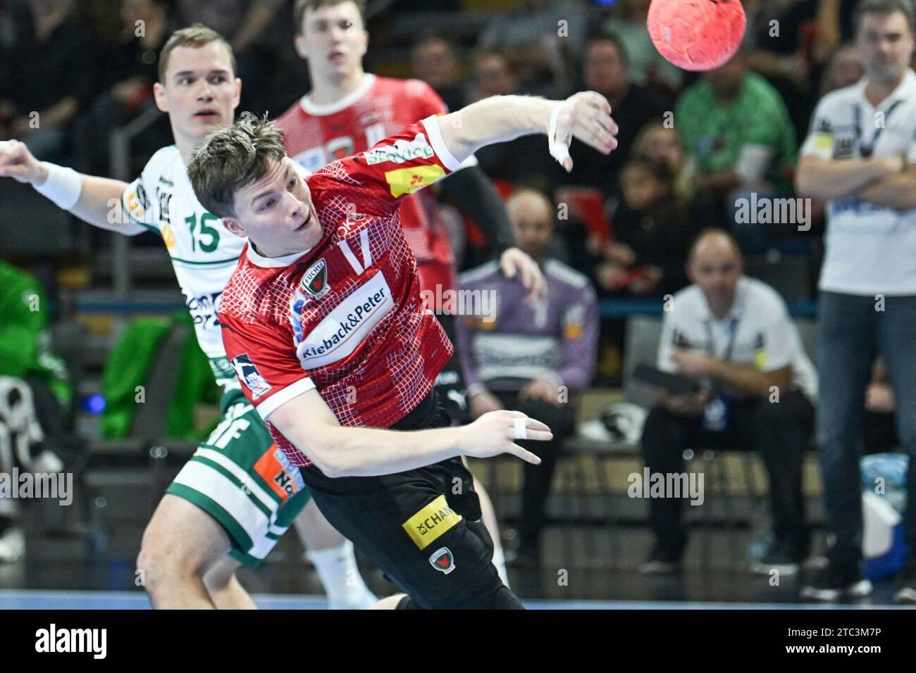 Berlin, Deutschland 10. Dezember 2023: 1. HBL - 2023/2024 - Füchse Berlin vs. Frisch auf Göppingen im Bild: Torwurf Nils Lichtlein (Füchse Berlin) Stockfoto