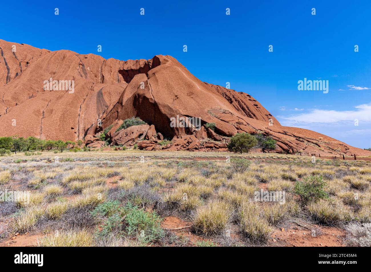 Uluru ist heilig für die Pitjantjatjara, die Aborigines der Gegend, bekannt als die Aṉangu. Das Gebiet um die Formation ist die Heimat einer Fülle von Stockfoto