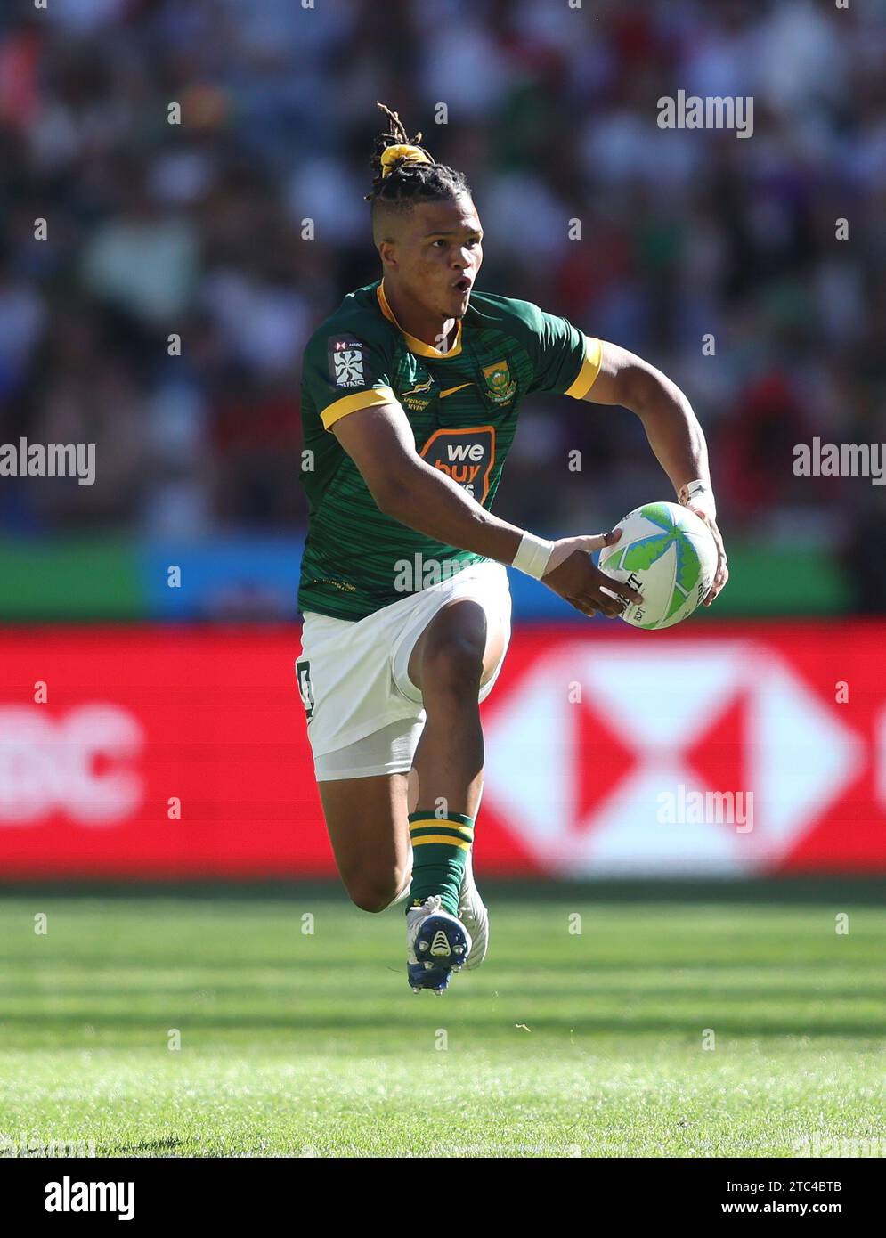 KAPSTADT, SÜDAFRIKA - 10. DEZEMBER 2023: DeWald Human of South Africa bei dem Angriff während des Playoff-Spiels der Herren auf dem 5. Platz zwischen Südafrika und Neuseeland am 2. Tag der 2023 HSBC Kapstadt Sevens im Kapstadt Stadium in Kapstadt, Südafrika am 10. Dezember 2023. Foto: Shaun Roy/Alamy Live News Stockfoto