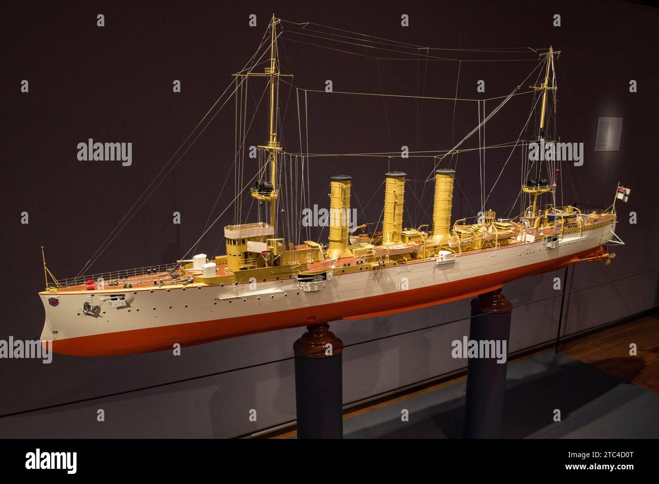 Modell der SMS Emden eine Dresdner Klasse von leichten Kreuzern aus den 1900er Jahren im Internationalen Maritimen Museum in der HafenCity, Hamburg. Stockfoto