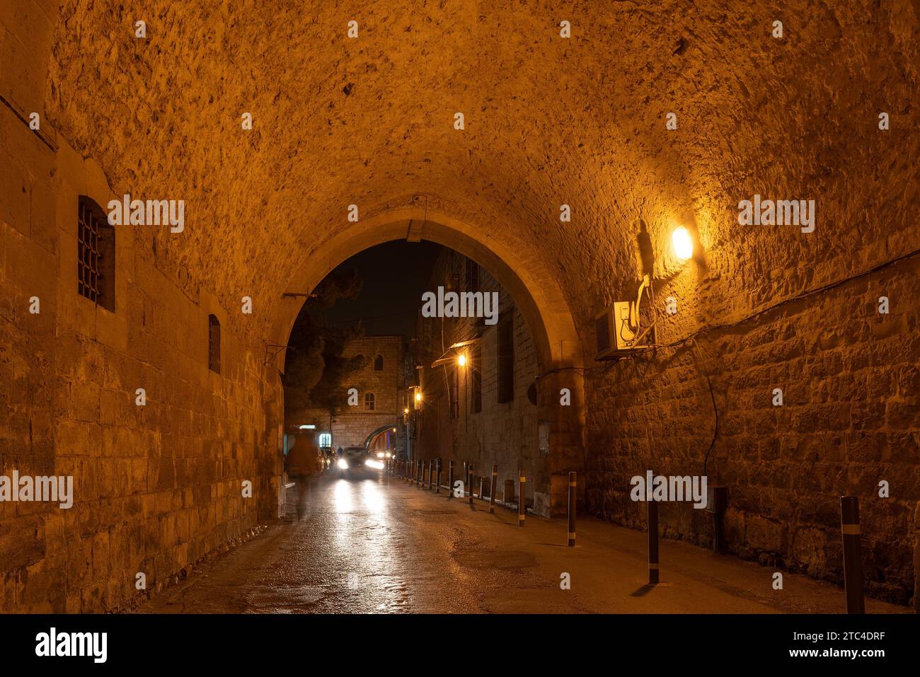 Nachtstraße in der Altstadt von Jerusalem, Israel. Stockfoto