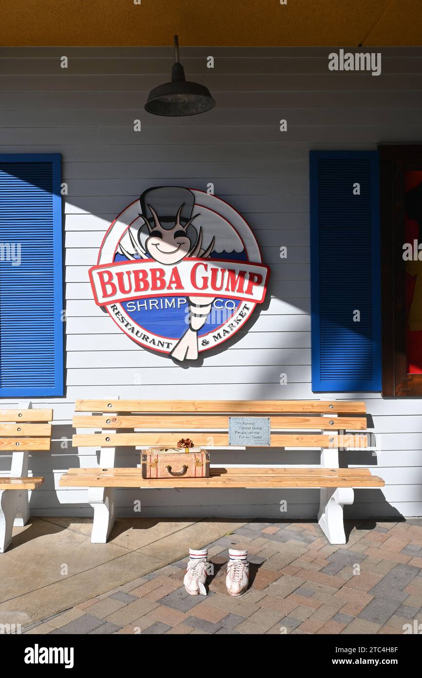 LONG BEACH, KALIFORNIEN - 6. Dezember 2023: Bubba Gump Shrimp Company in den Pike Outlets am Shoreline Drive. Stockfoto