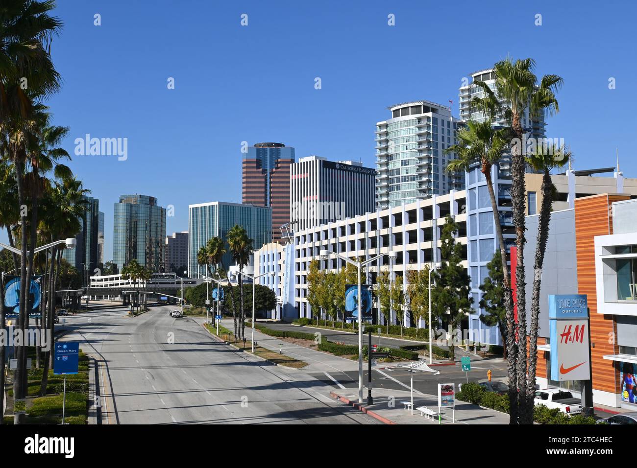 LONG BEACH, KALIFORNIEN - 6. Dezember 2023: Shoreline Drive, Long Beach. Einmal im Jahr ist die Stadtstraße Teil des Kurses für den Toyota Grand Prix von Long Stockfoto