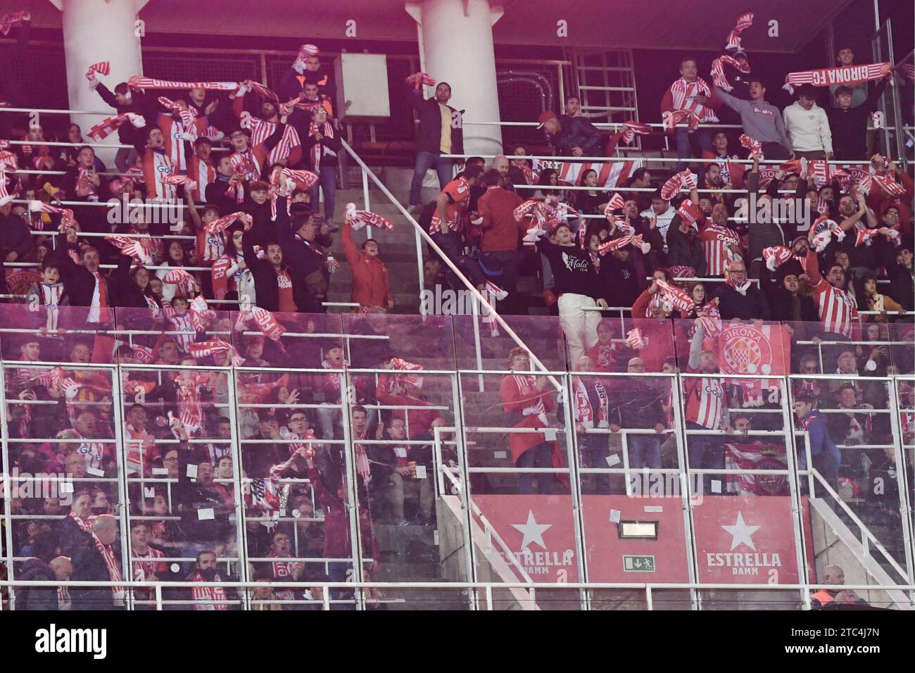 Barcelona, Spanien. Dezember 2023. Spanien Fußballspiel La Liga FC Barcelona gegen Girona im Olympiastadion Lluís Companys, Barcelona, 10. Dezember 2023. Girona Fans 900/Cordon Press Credit: CORDON PRESS/Alamy Live News Stockfoto