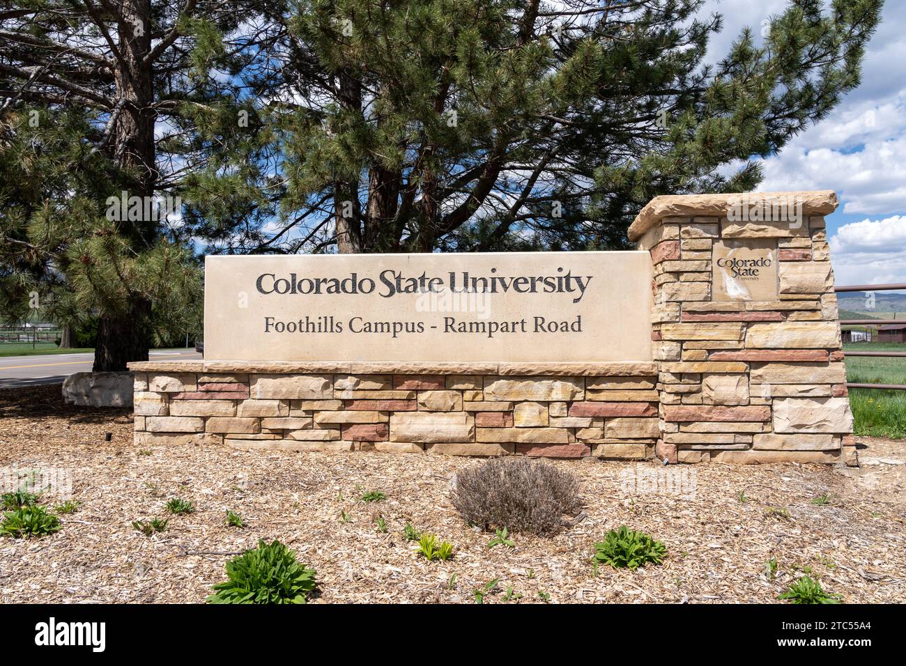Das Bodenschild am Colorado State University Foothills Campus Fort Collins, Colorado, USA Stockfoto