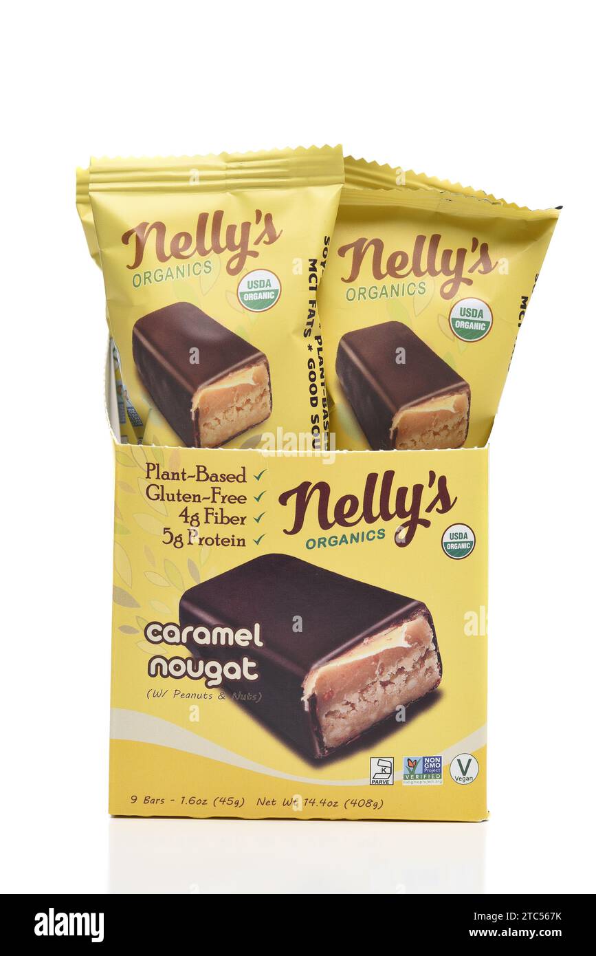 IRIVNE, KALIFORNIEN - 10. Dezember 2023: Nellys Organics Caramel Nougat Glutenfreie Bars. Stockfoto