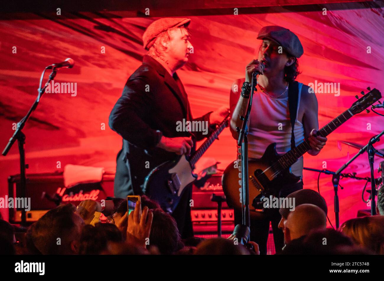 Margate, Großbritannien. Dezember 2023. Die Libertines spielen zum zweiten Abend in Folge gegen einen ausverkauften Lido und feiern die bevorstehende Veröffentlichung des neuen Albums All Quiet on the Eastern Esplanade. Cristina Massei/Alamy Live News Stockfoto