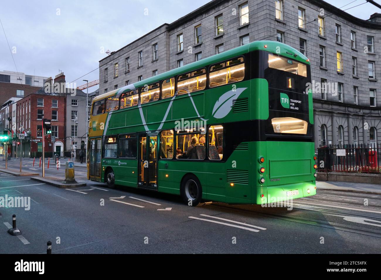 Dublino - Bus in der Parnell Street prima dell'alba Stockfoto
