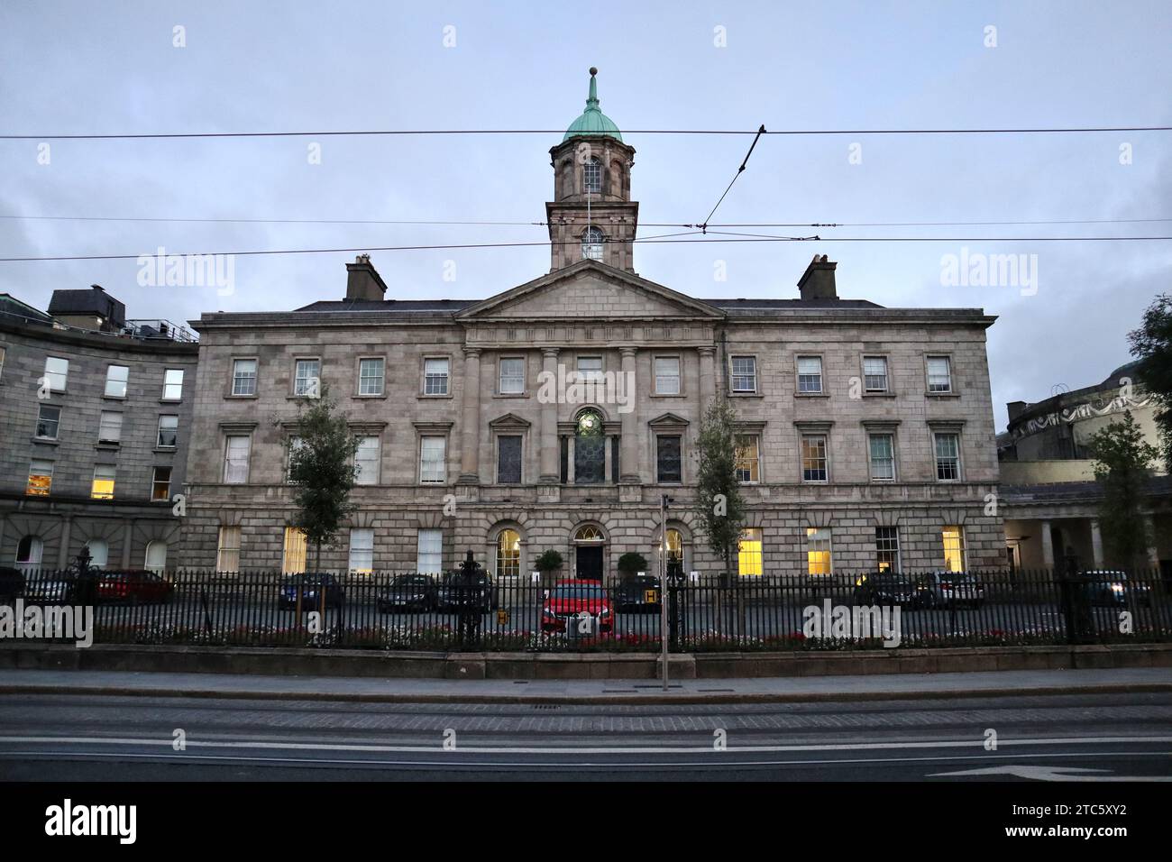 Dublino - Rotunda Hospital da Parnell Street prima dell'alba Stockfoto