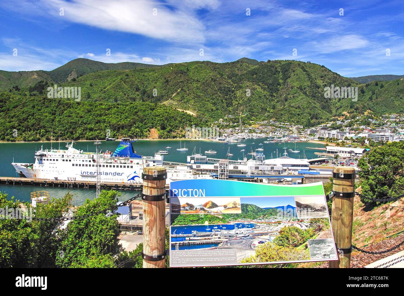 Ansicht von Stadt und Hafen, Picton, Queen Charlotte Sound, Marlborough Sounds, Marlborough Region, Südinsel, Neuseeland Stockfoto