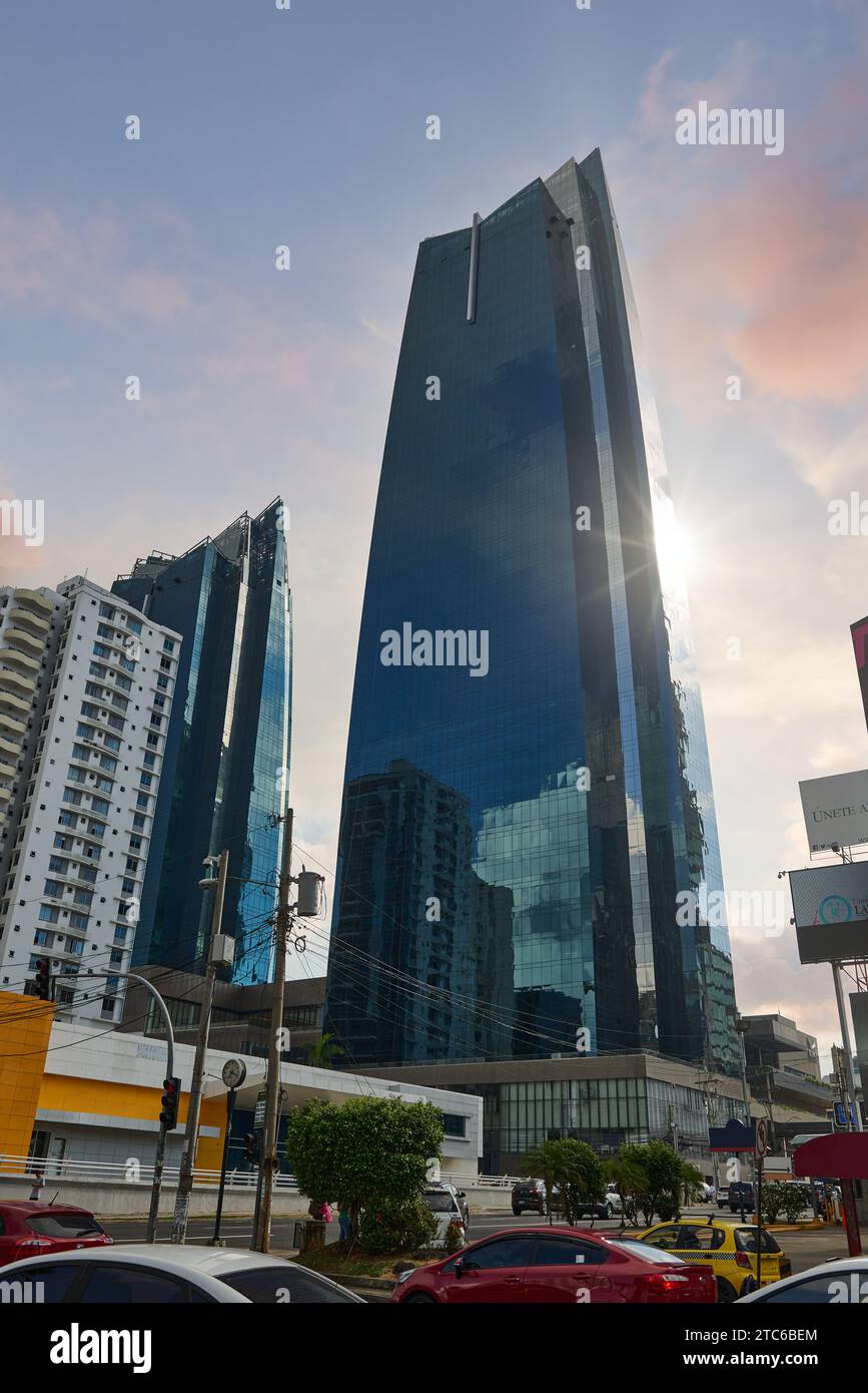 Blick auf den Soho Mall Tower in Panama City, Republik Panama, Zentralamerika. Stockfoto