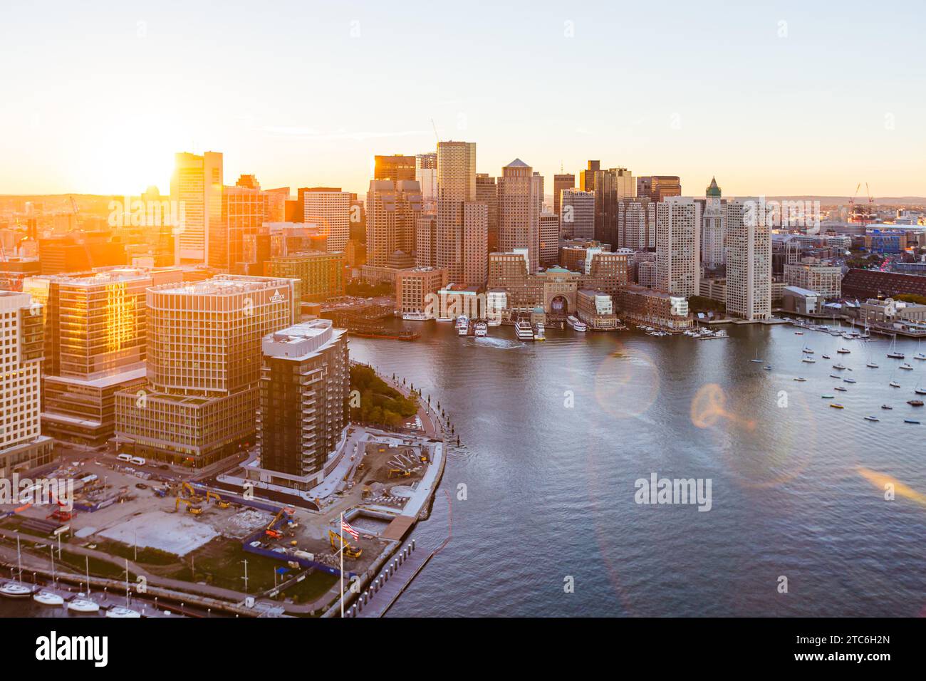 East Boston Waterfront Skyline Sonnenuntergang Luftaufnahmen Stockfoto