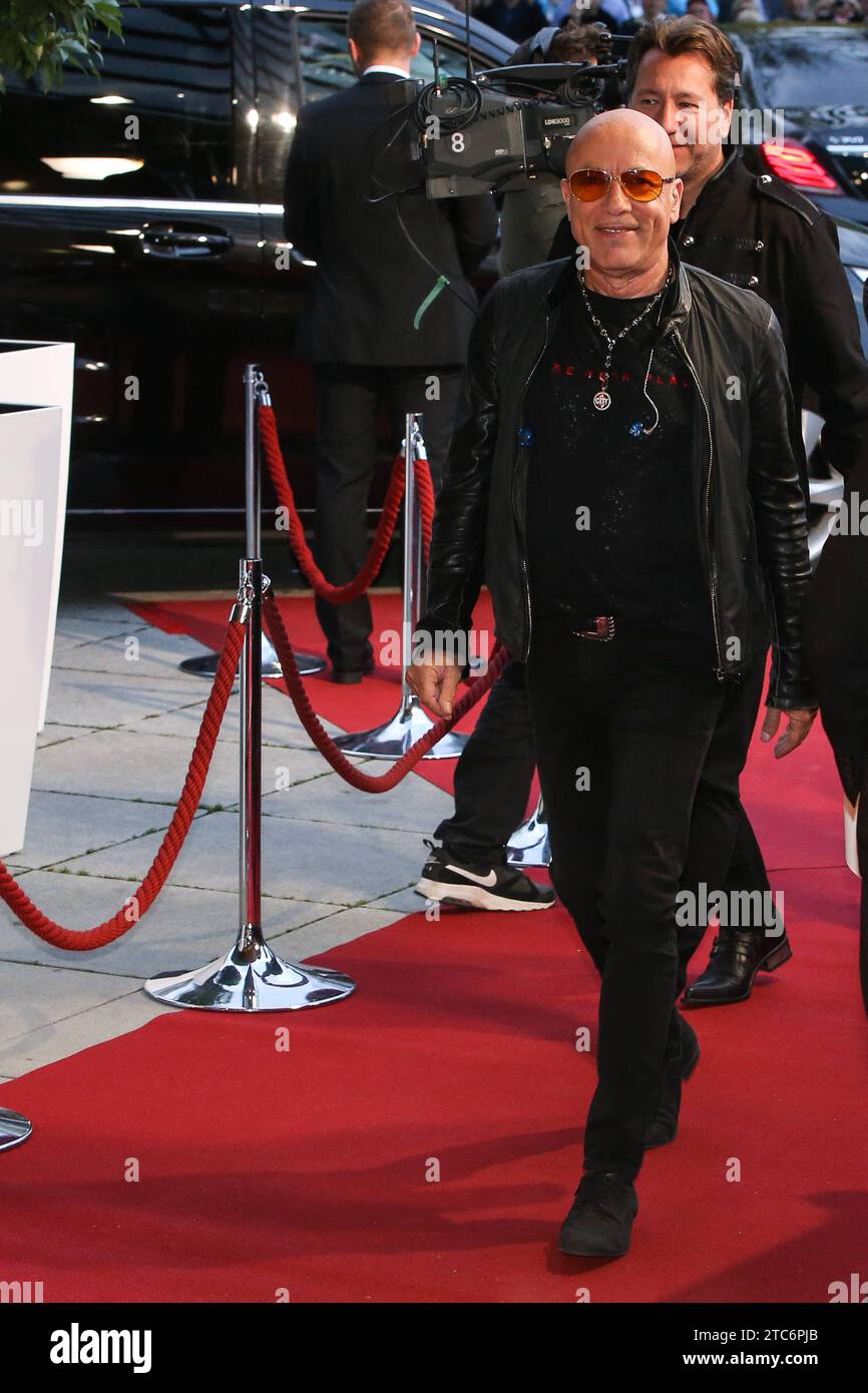 Rocklegenden Saenger Toni Krahl li.,City,GER und Saenger Claudius