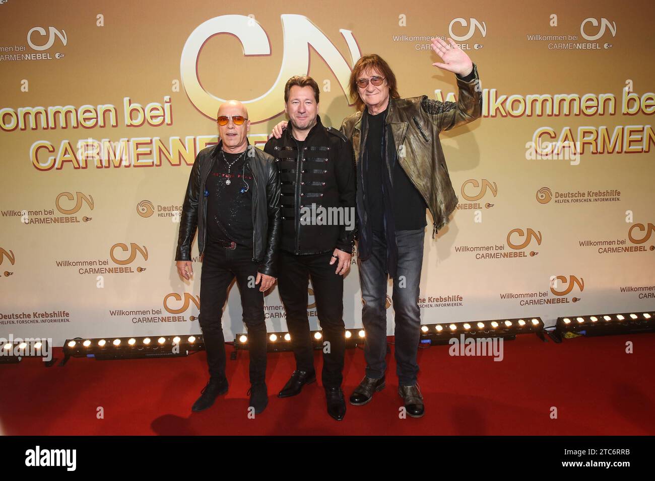 Rocklegenden - Saenger Toni Krahl City, GER, Saenger Claudius dreilich, Saenger Dieter Birr, Saenger Toni Krahl Rock Legenden, GER, Saenger Dieter Birr Puhdys, GER - ZDF Show Spendengala zugunsten der Deutschen Krebshilfe Willkommen bei Carmen Nebel aus der TUI Arena in Hannover - Fotografiert am 30.09.2017 *** Rock Legenden Saenger Toni Krahl City, GER, Saenger Claudius dreilich, Saenger Dieter Birr, Saenger Toni Krahl Rock Legenden, GER, Saenger Dieter Birr Puhdys, GER ZDF Show Spendengala zugunsten der Deutschen Krebshilfe Willkommen in Carmen Nebel von der TUI Arena in Hannover aufgenommen Stockfoto