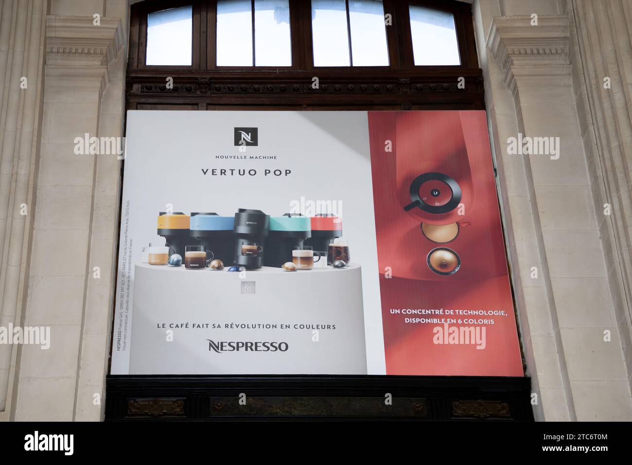 Bordeaux , Frankreich - 12 04 2023 : Nespresso Vertuo POP-Markenlogo und Textzeichen für Werbung Fassade Kaffeeautomaten Kapseln und Zubehör Geschäft Stockfoto